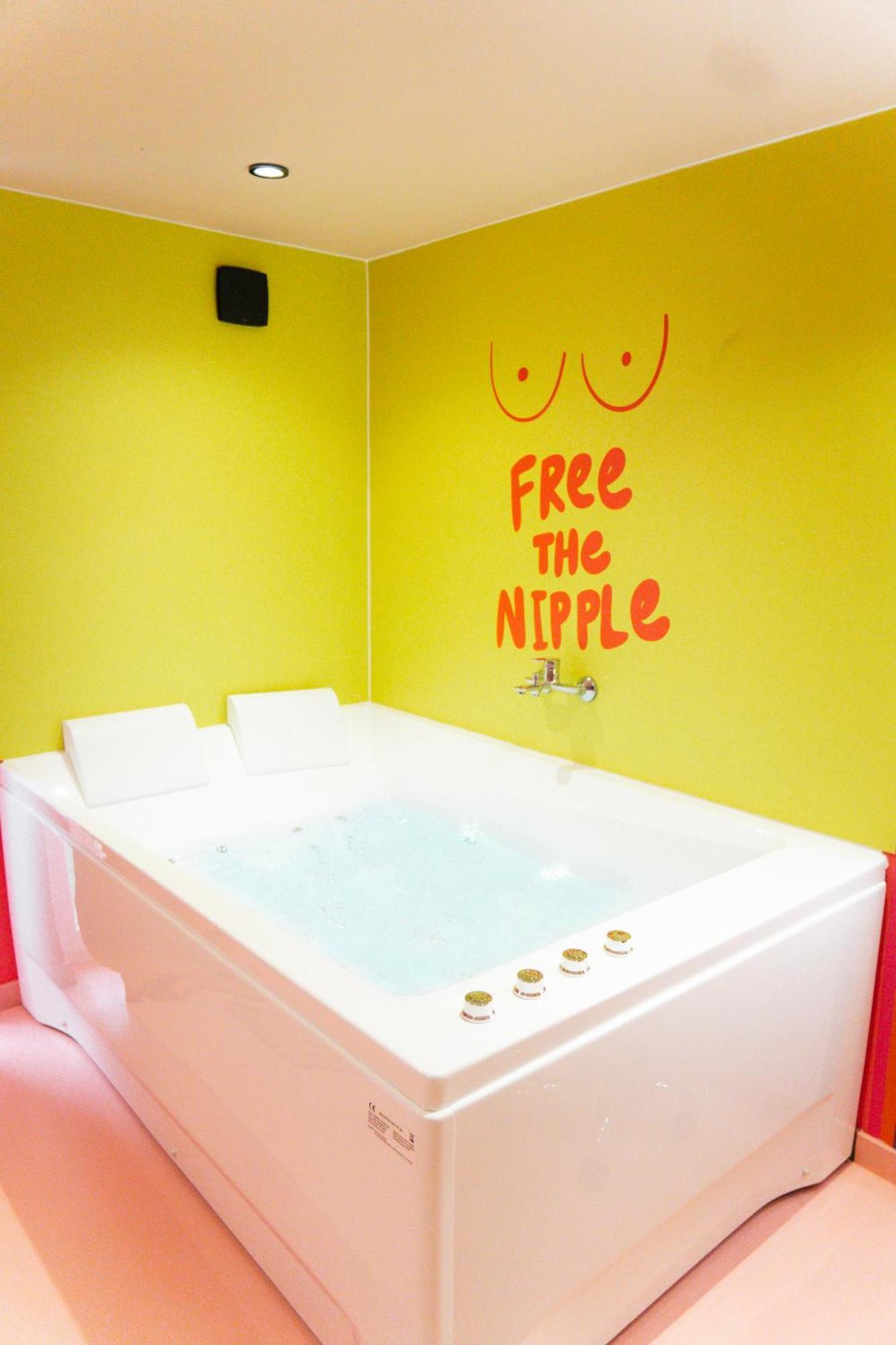 Appartement Capsule Girl Power - Balneo - Sauna - Karaoke - Billard - 2 Charleroi