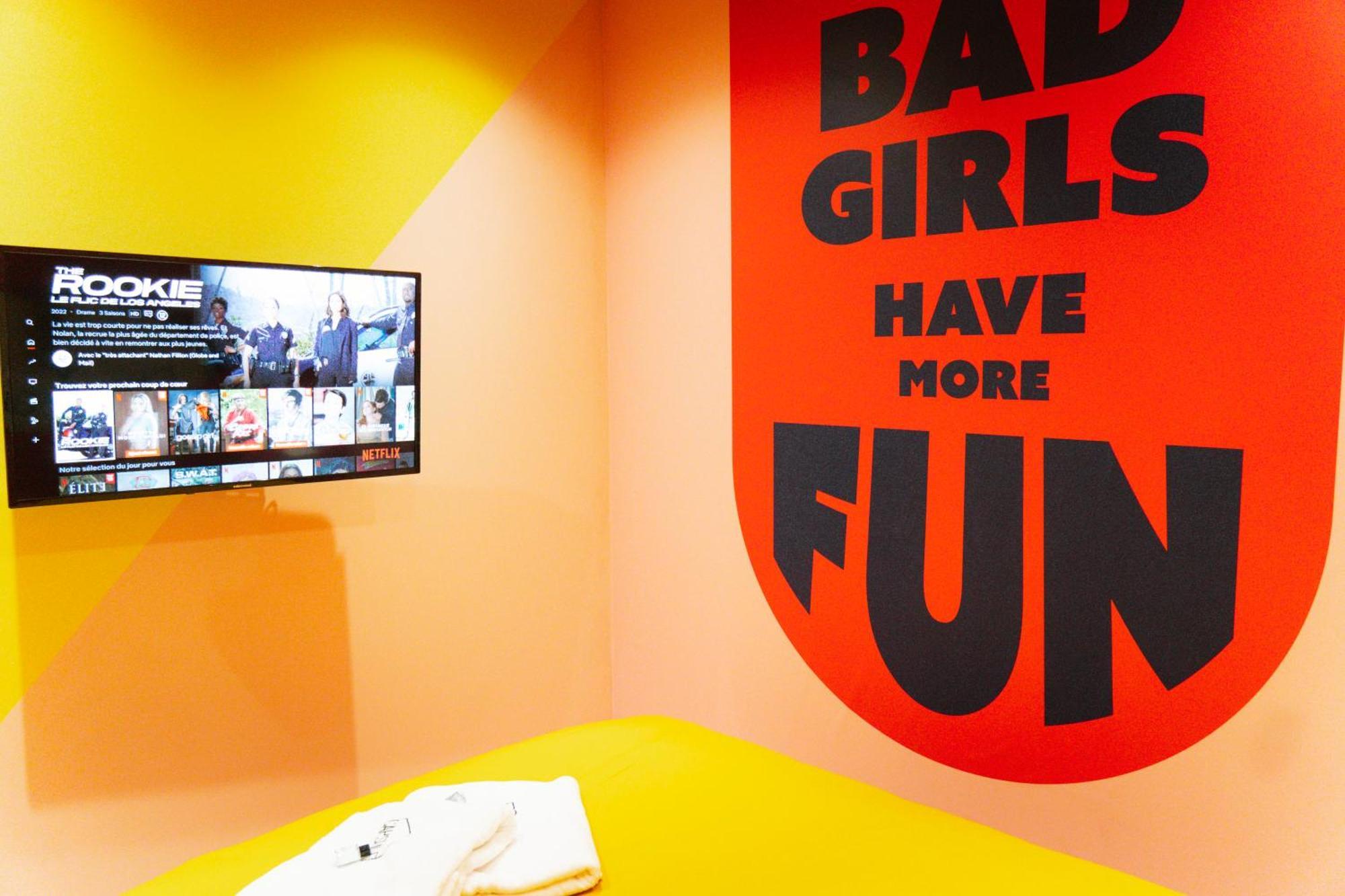 Capsule Girl Power - Balneo - Sauna - Karaoke - Billard - 2 Appartement