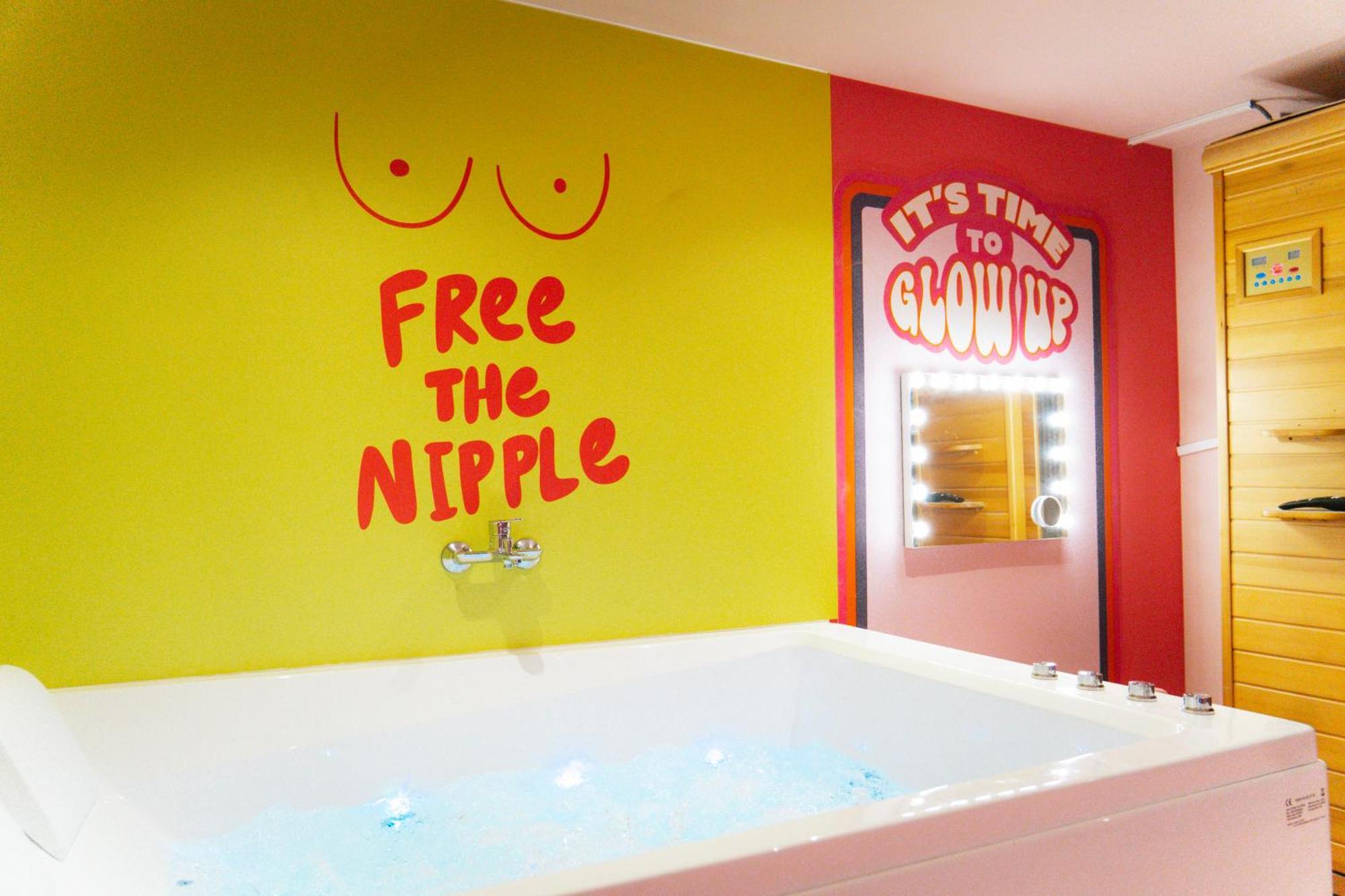 Capsule Girl Power - Balneo - Sauna - Karaoke - Billard - 2 Charleroi