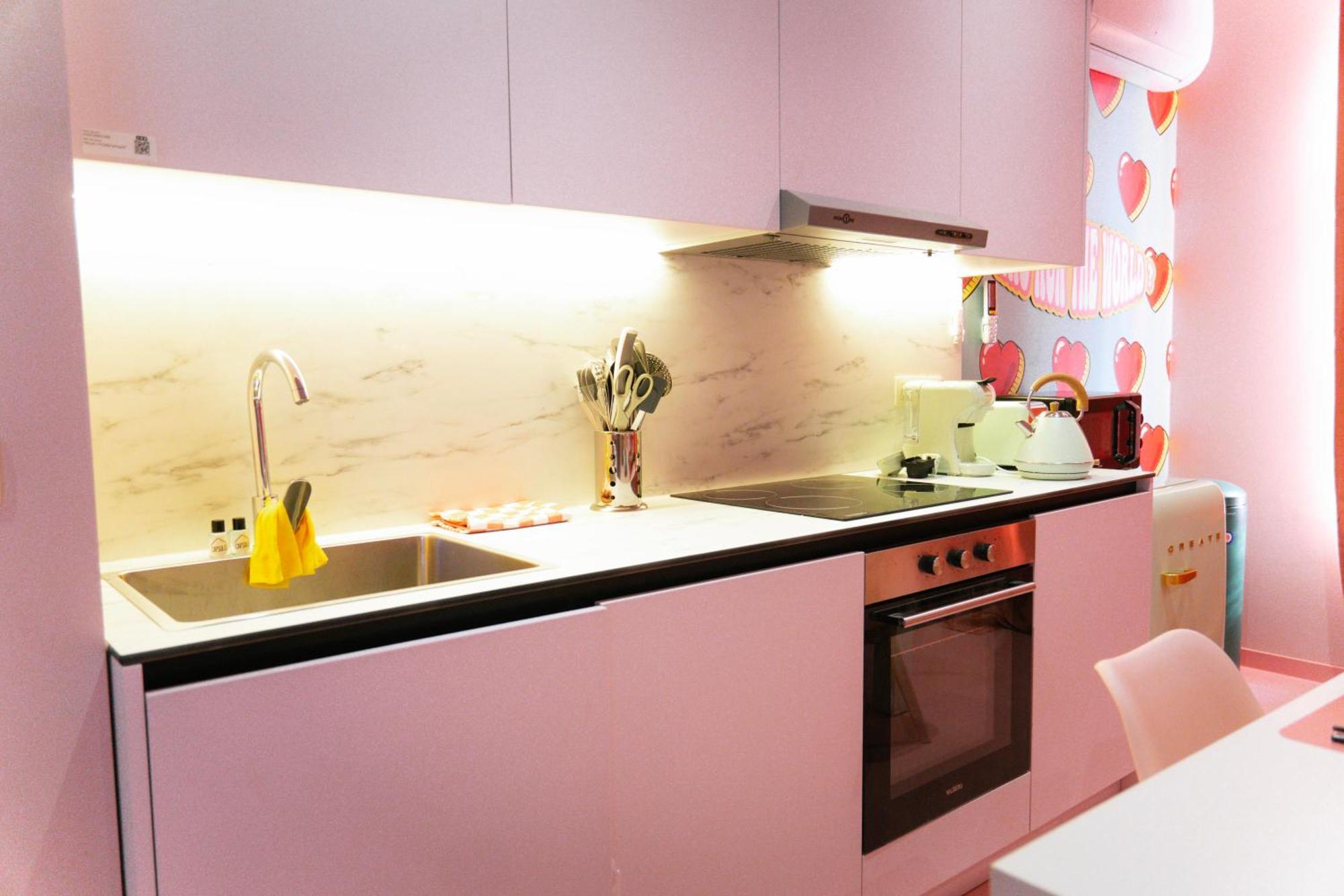 Appartement Capsule Girl Power - Balneo - Sauna - Karaoke - Billard - 2 Charleroi