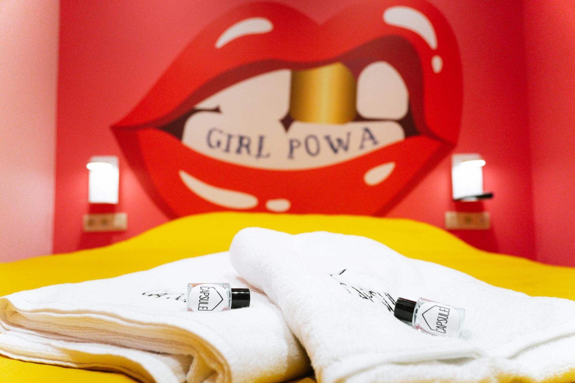 Capsule Girl Power - Balneo - Sauna - Karaoke - Billard - 2 *